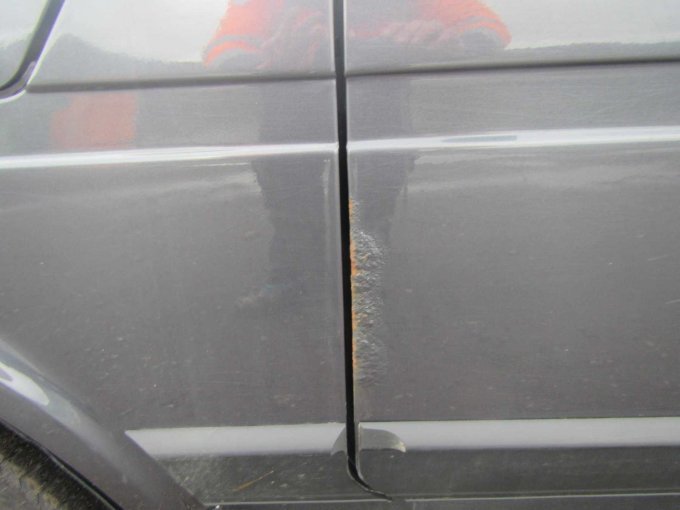 Roststelle Fahrertür vorne links