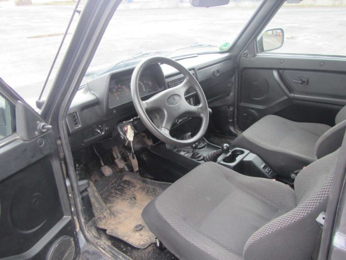 Fahrgastraum von links