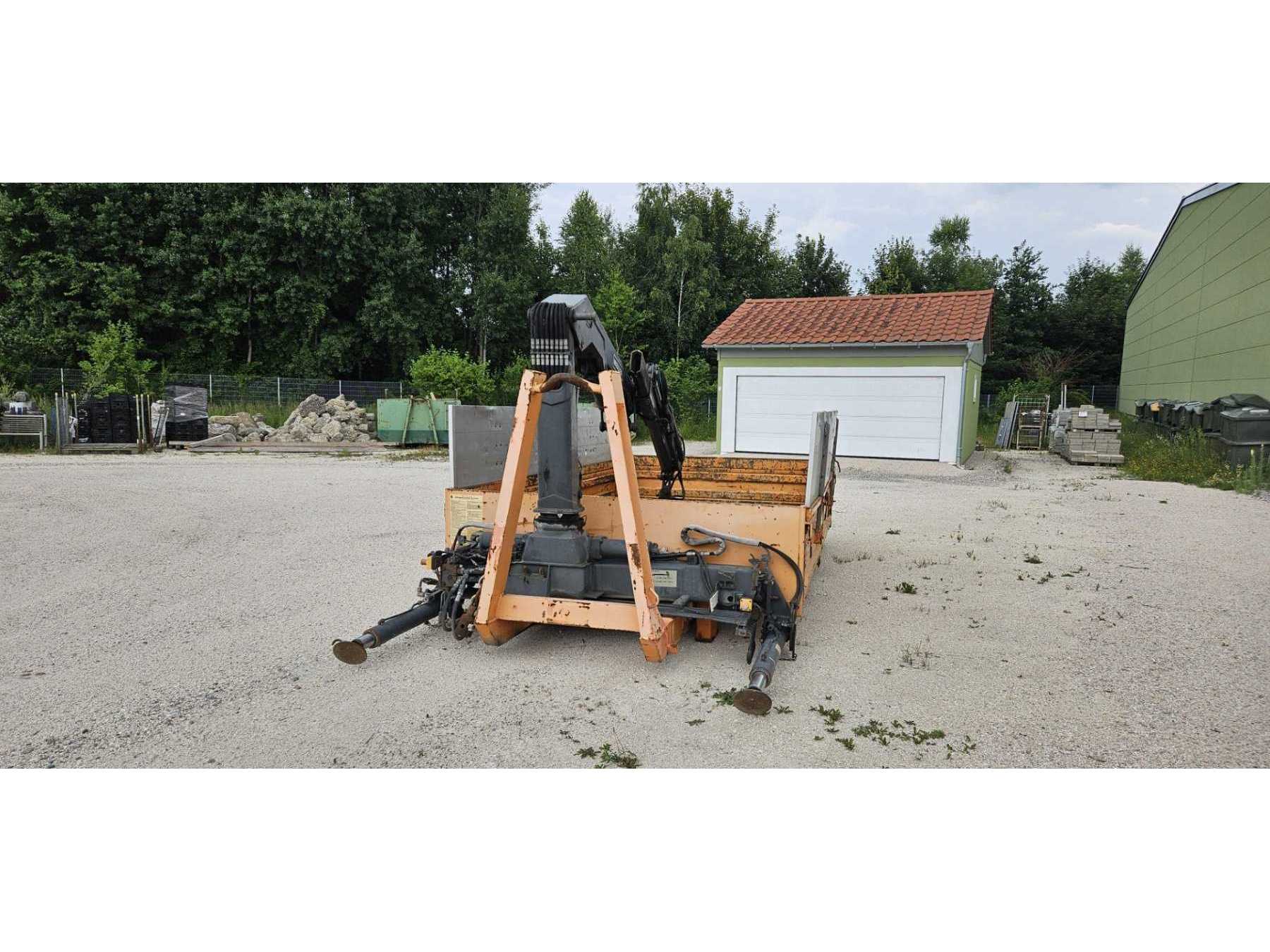 Absetzmulde mit Kranaufbau