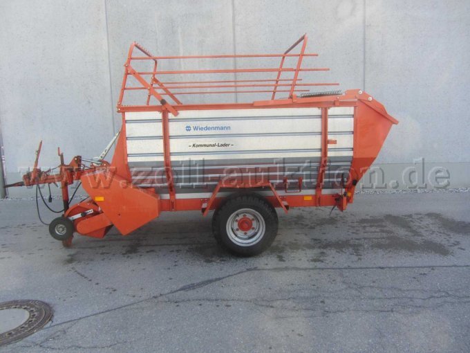 Ladewagen Wiedenmann, seitlich Deichsel links