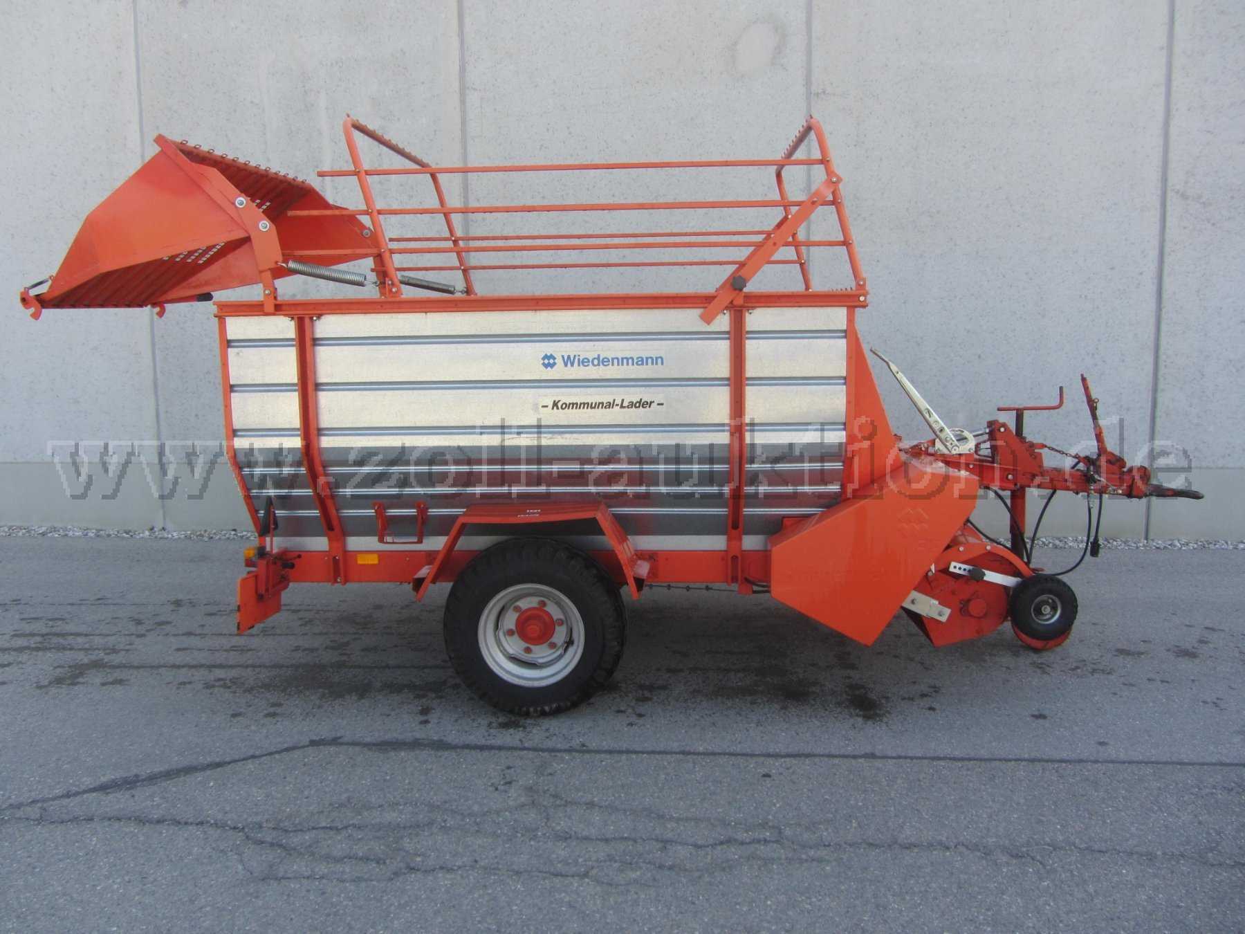 Ladewagen Wiedenmann, seitlich Deichsel rechts