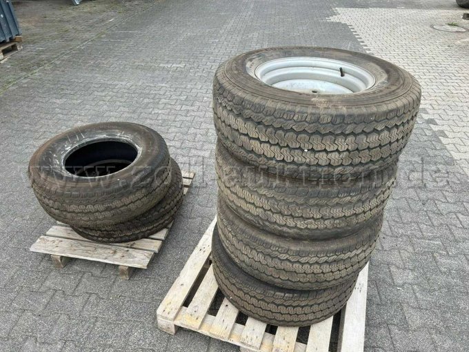 Reifen mit und ohne Felgen