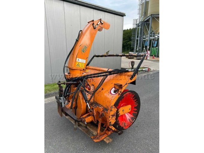 Schneefräse von der Seite