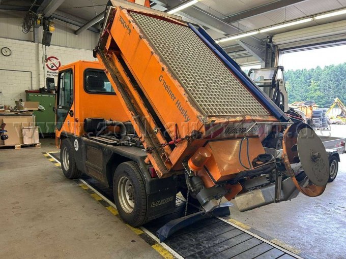 Ladog von hinten links