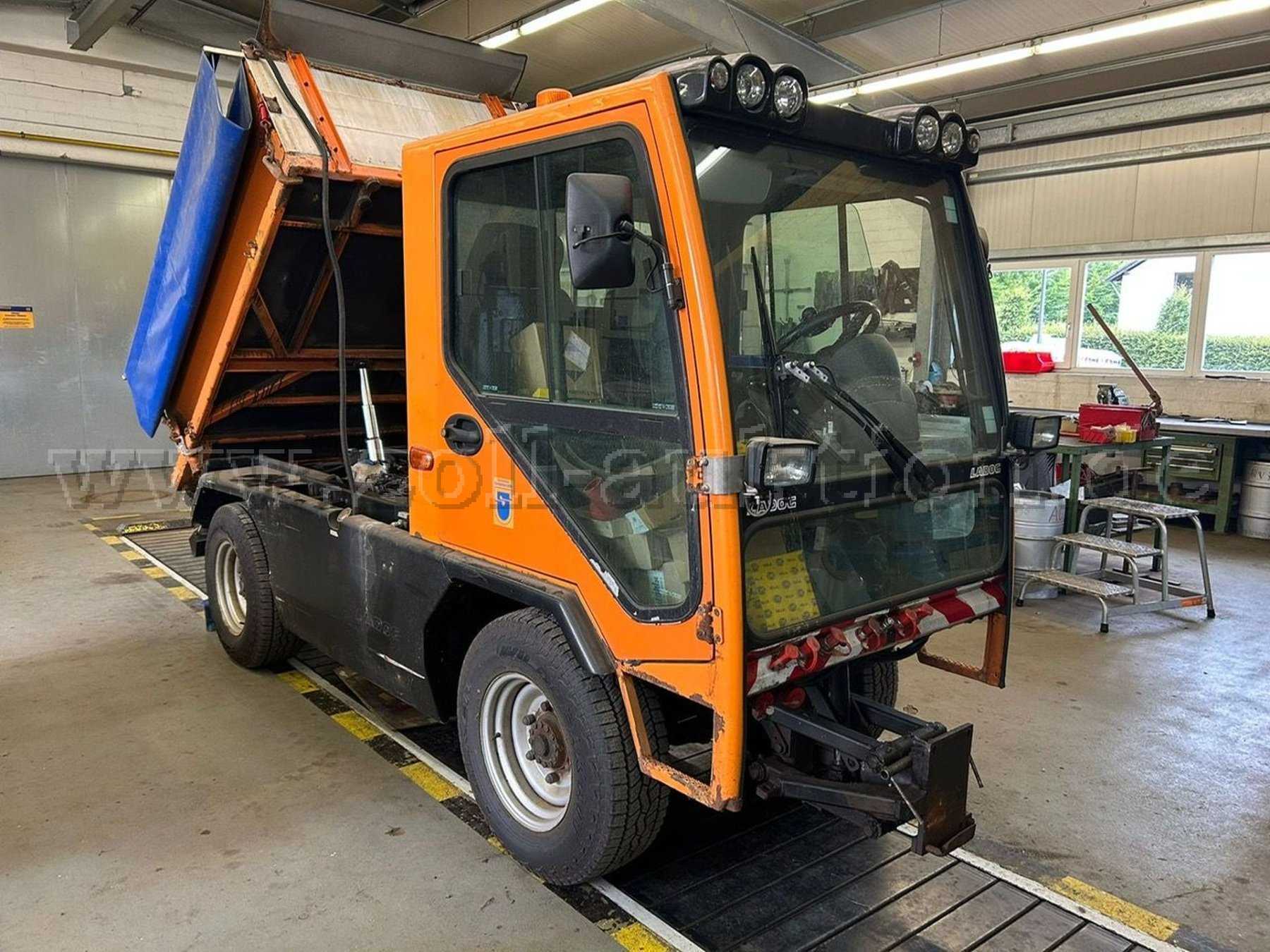 Ladog von rechts vorne