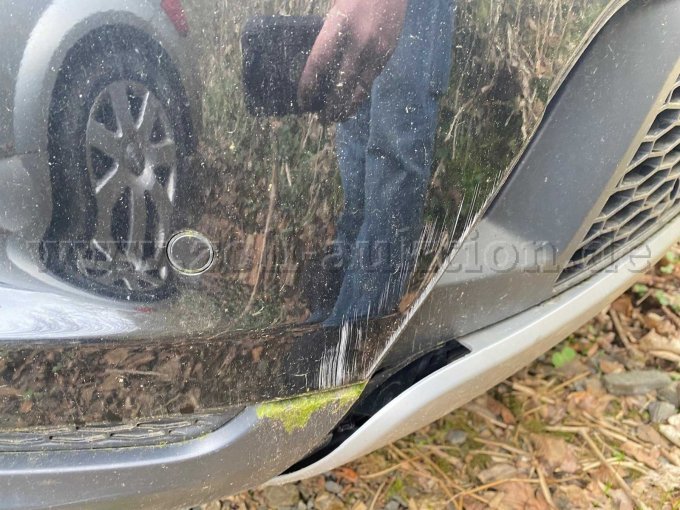 Stoßstange vorne Kratzer, Risse