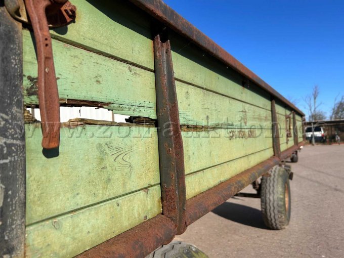 Schaden am Landwirtschaftlichen Anhänger
