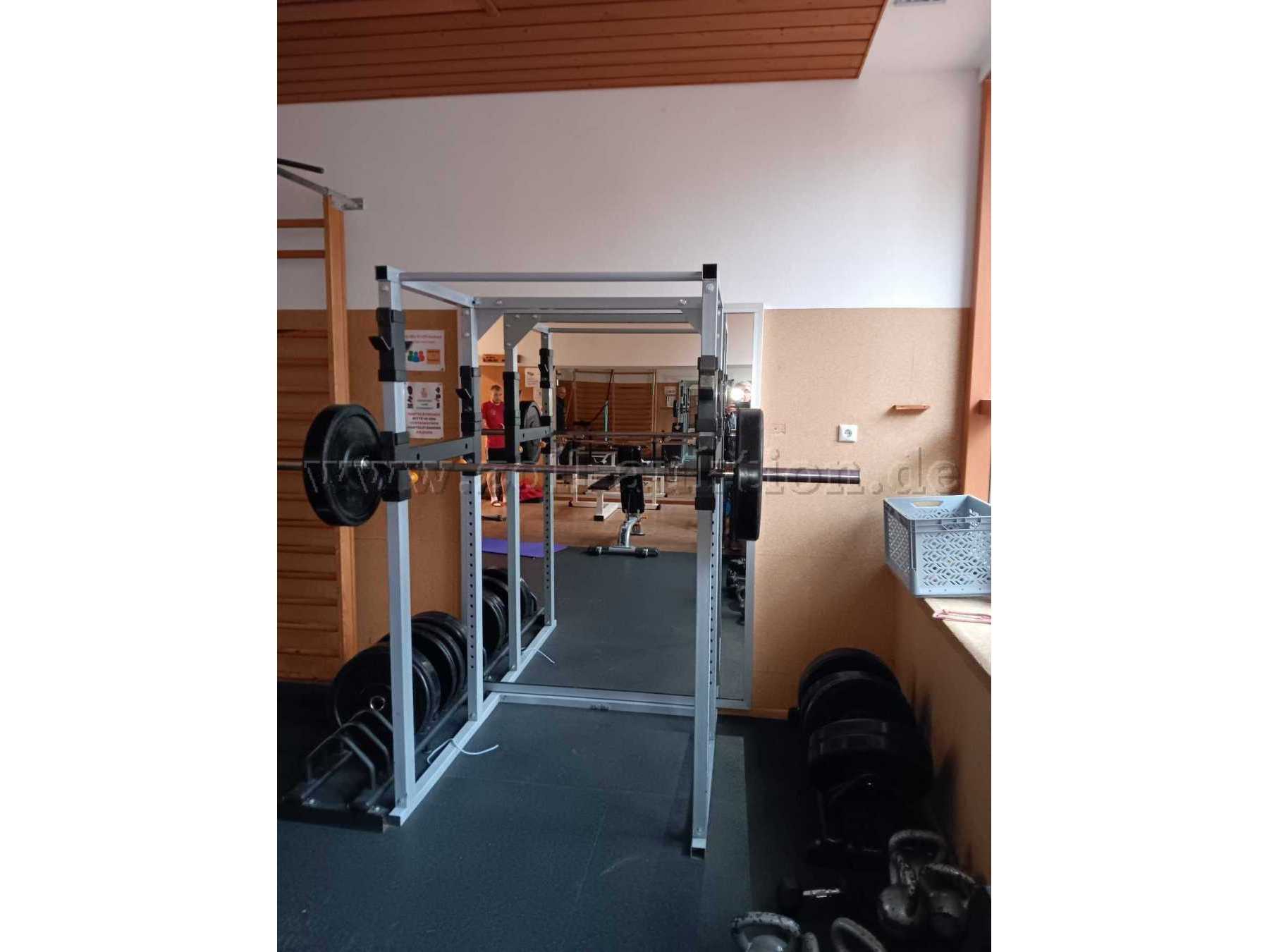 Power-Cage in noch aufgebautem Zustand