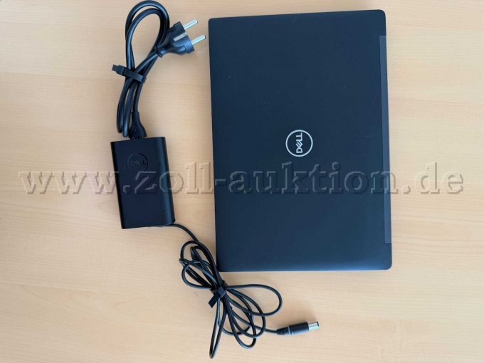 Lieferumfang: Notebook und Netzteil