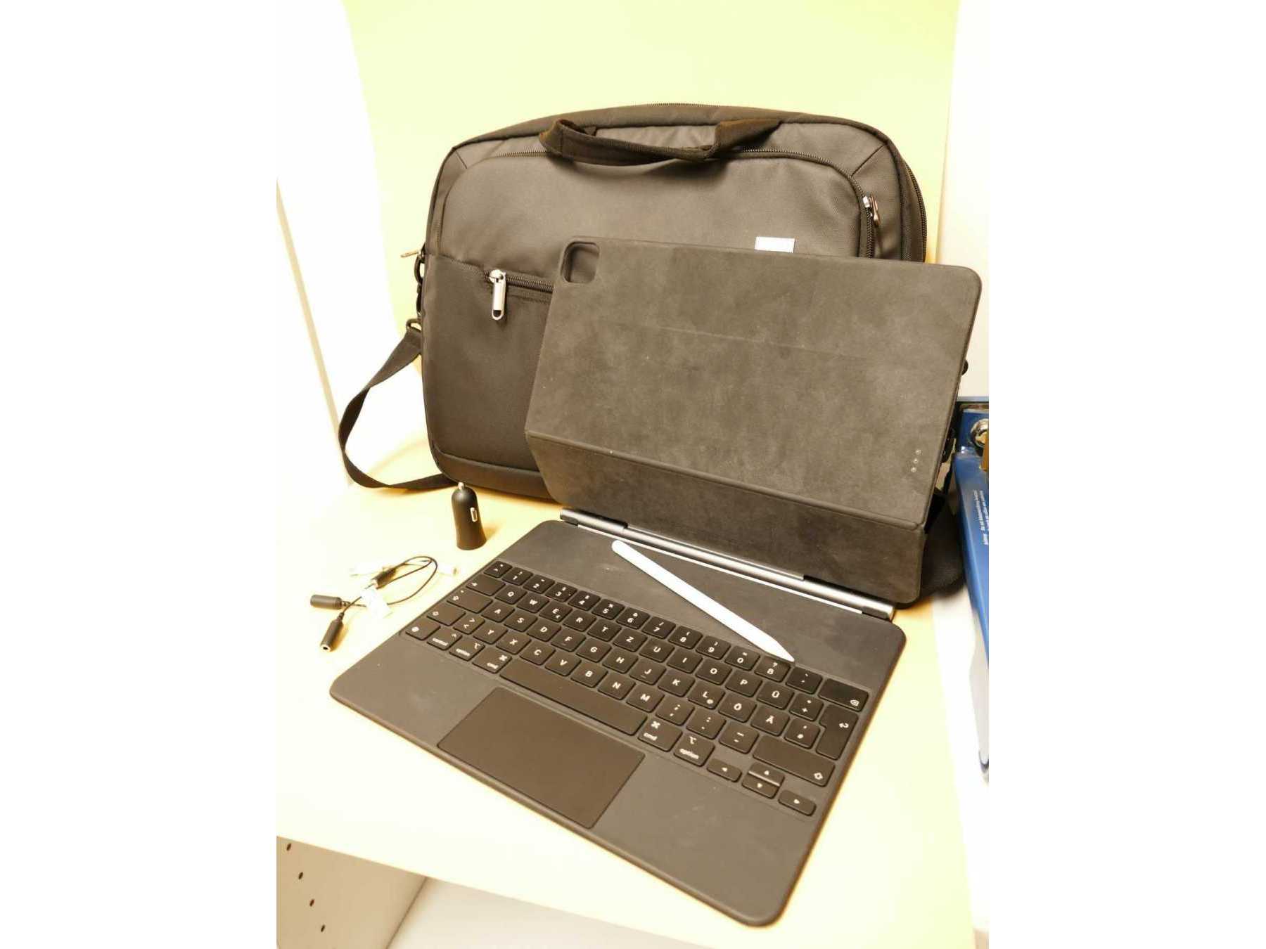 Gesamtpaket_ Laptoptasche, Air Pencil, Magic Keyboard, Kabel, KFZ-USB-Adapter