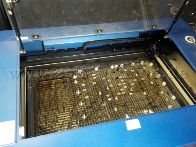 1 lasergraveermachine GCC Laser Pro Spirit LS met afzuigsysteem van Buth Graviersysteme – foto 3 – kavel bij Zoll-Auktion, Nürnberg