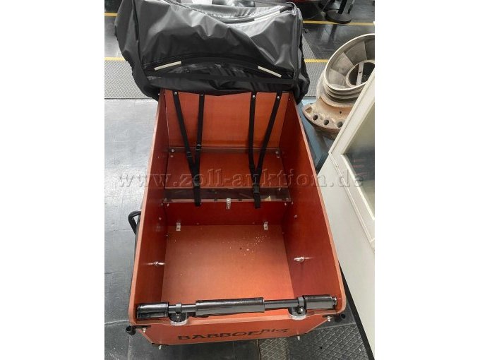 Ansicht von vorne mit offenem Verdeck