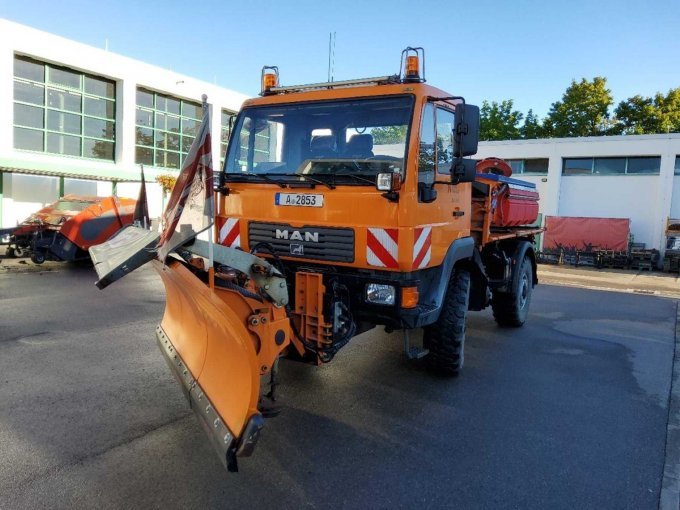 1 Lastkraftwagen MAN LE10.220 4x4 BB + Streugerät + Räumschild – foto 2 – kavel bij Zoll-Auktion, Neusäß