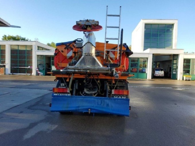 1 Lastkraftwagen MAN LE10.220 4x4 BB + Streugerät + Räumschild – foto 6 – kavel bij Zoll-Auktion, Neusäß