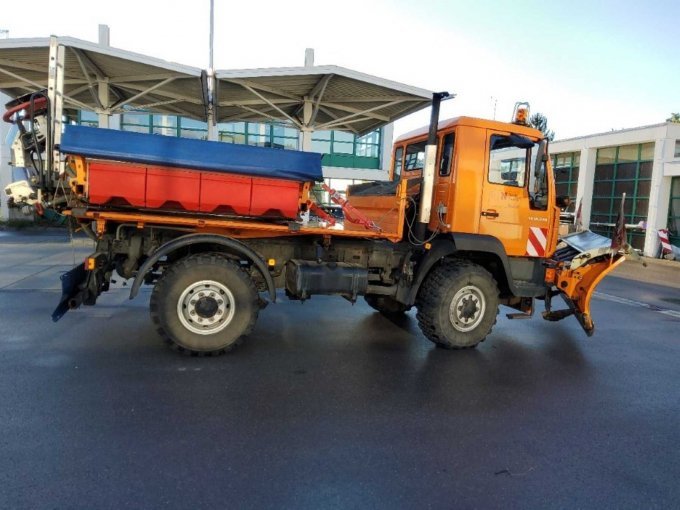 1 Lastkraftwagen MAN LE10.220 4x4 BB + Streugerät + Räumschild – foto 3 – kavel bij Zoll-Auktion, Neusäß
