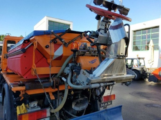 1 Lastkraftwagen MAN LE10.220 4x4 BB + Streugerät + Räumschild – foto 5 – kavel bij Zoll-Auktion, Neusäß