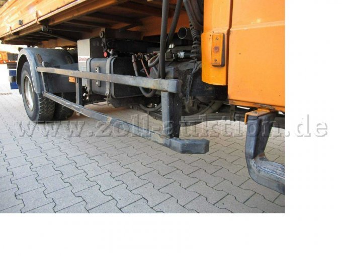 Unterfahrschutz rechts und links verbogen