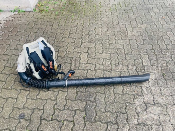 1 bladblazer Stihl BR 550, motorstoring – foto 3 – kavel bij Zoll-Auktion, Speyer
