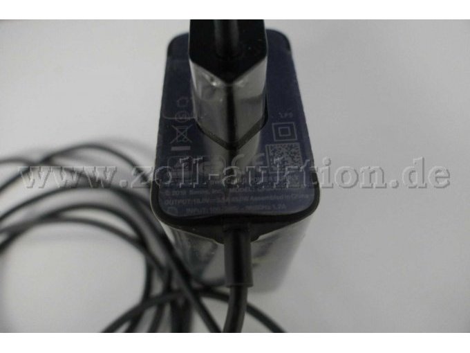 Detailaufnahme Netzstecker mit CE-Kennung