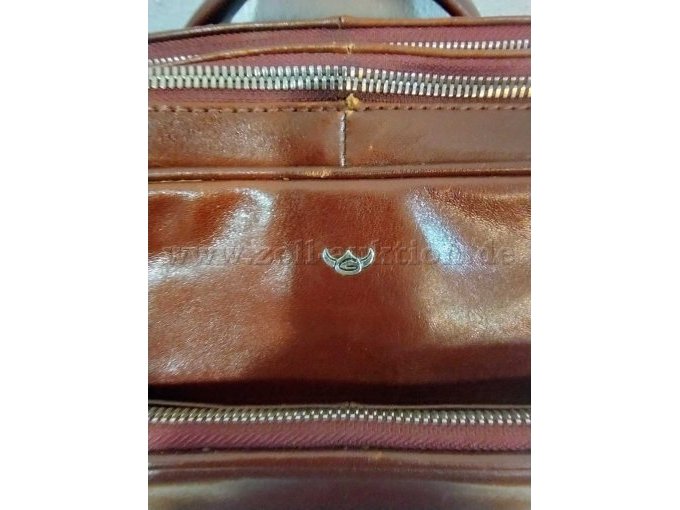 Golden Head Rucksack, Label