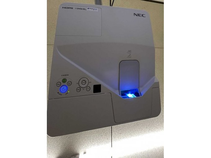 Legamaster e-Board Touch auf Rollstativ elektrisch höhenverstellbar mit Beamer-
Ansicht Beamer