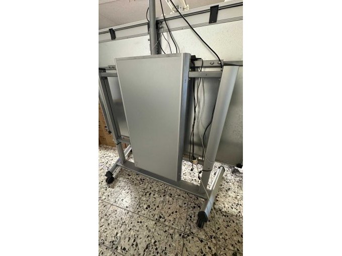 Legamaster e-Board Touch auf Rollstativ mit Beamer
Gesamtansicht von hinten