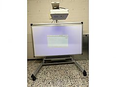 Legamaster e-Board Touch auf Rollstativ mit Beamer
Gesamtansicht von vorne