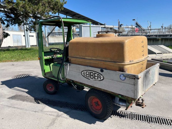 Kippwagen von der Seite
