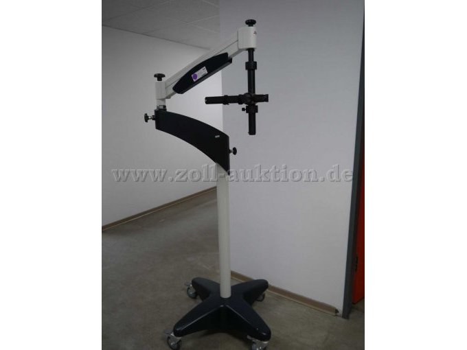 Die stufenlose Höhenverstellung erlaubt eine optimale Anpassung an nahezu alle Bedingungen und Situationen. Die Reichweite des Auslegers beträgt 1200 mm.