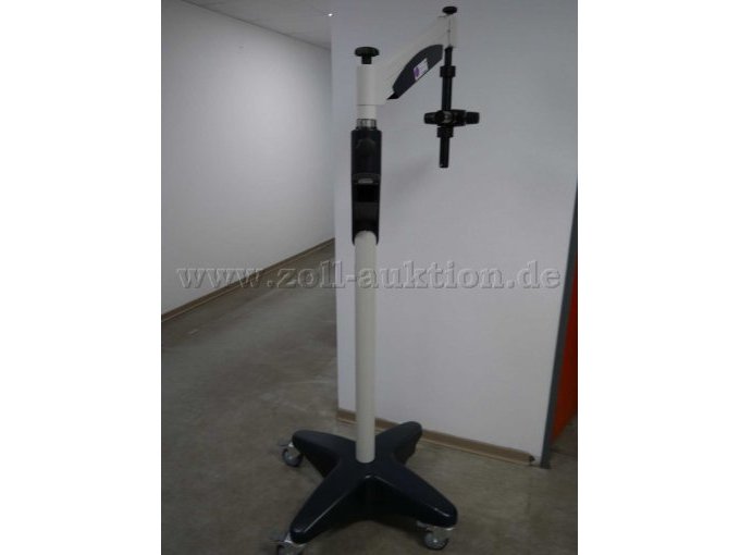 Das hier zu sehende moderne Design des Leica F12 I Bodenstativs sorgt für eine perfekte Integration und ermöglicht fließende Bewegungen sowie eine einfache Bedienung.