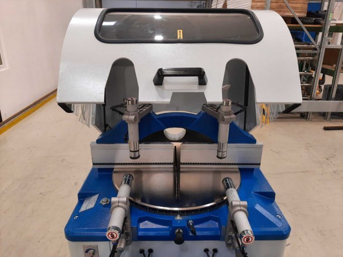 ULMS 420, Arbeitstisch