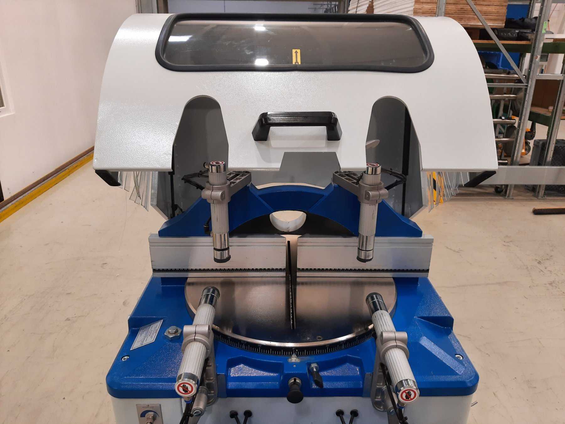 ULMS 420, Arbeitstisch