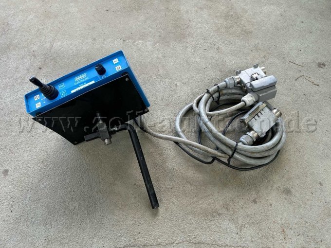 Bedienpult mit Kabel