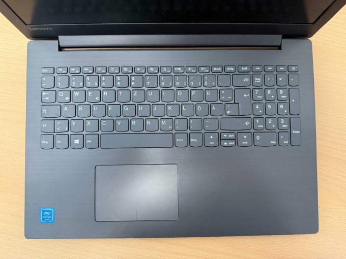 Lenovo IdeaPad 320-15IAP – 80XR018UGE – 15,6 Zoll (39,6 cm)
geöffnet, Ansicht der Tastatur von oben