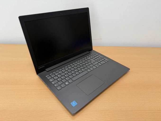 Lenovo IdeaPad 320-15IAP – 80XR018UGE – 15,6 Zoll (39,6 cm)
geöffnet, Frontansicht