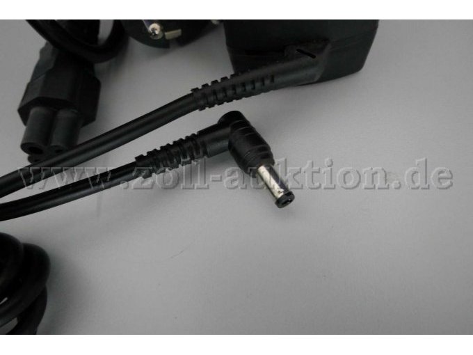 Detailaufnahme des Steckers vom Ladekabel