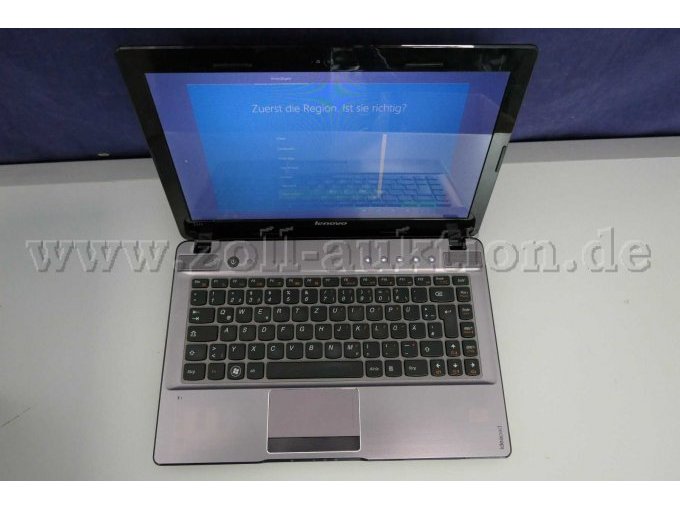 Detailaufnahme des eingeschalteten Laptops