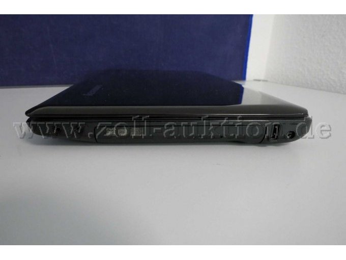 Detailaufnahme der Anschlüsse von rechts