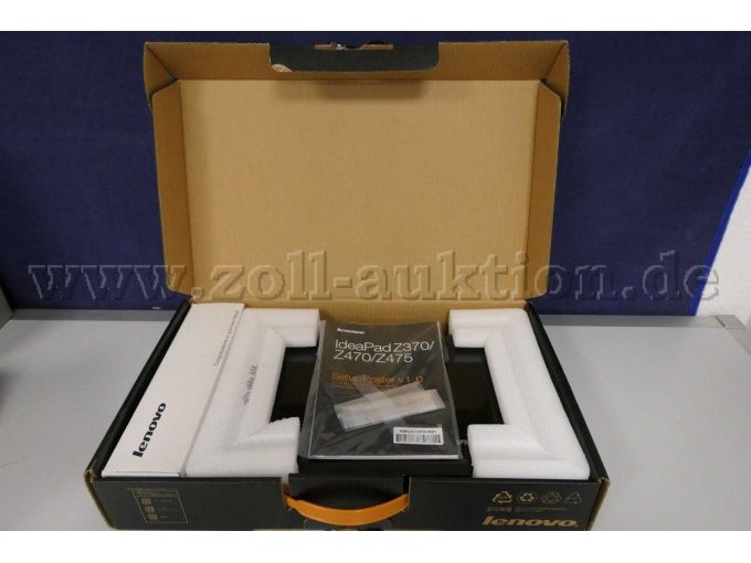 Detailaufnahme des Laptops in geöffneter Verpackung