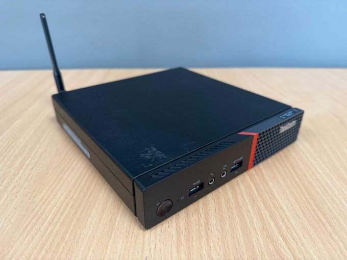 Lenovo ThinkCentre M700 Desktop-Mini PC
Vorderansicht