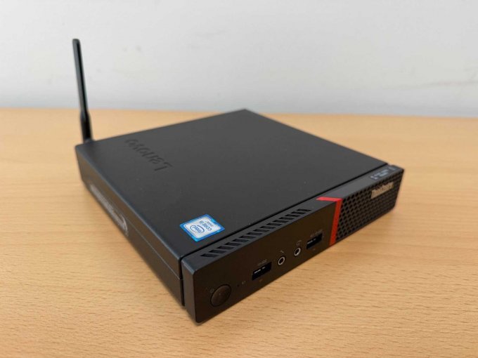 Lenovo ThinkCentre M700 Desktop-Mini PC 
Vorderseite