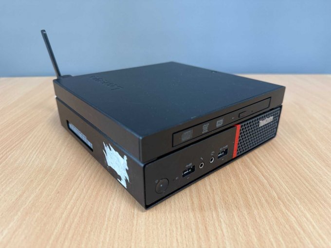 Lenovo ThinkCentre M700 Desktop-Mini PC
Ansicht von vorne