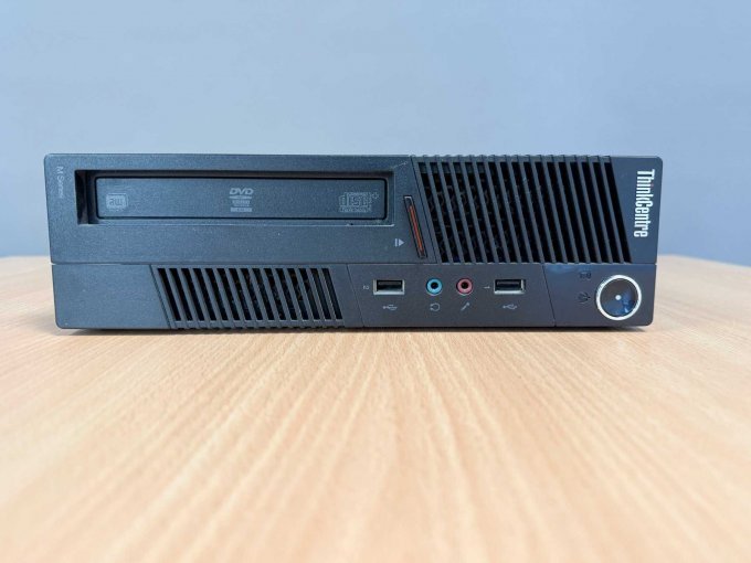 Lenovo ThinkCentre M90 -3244
Vorderansicht