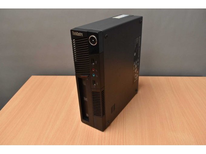 Lenovo ThinkCentre M90 – 3244
Ansicht aufgestellt