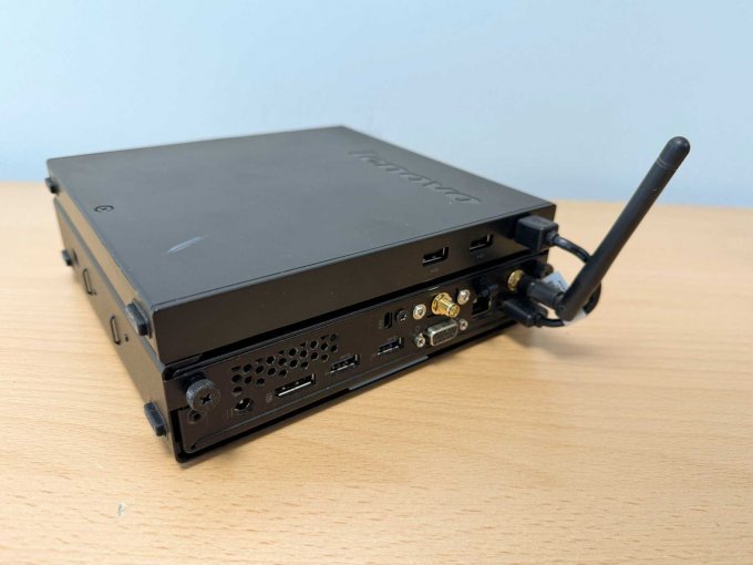 Lenovo ThinkCentre M92 3235 – Tiny Desktop
Rückansicht