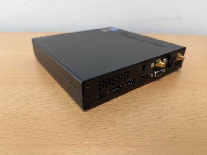 Lenovo ThinkCentre M92 3235 – Tiny Desktop
Rückansicht
