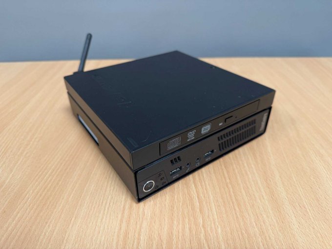 Lenovo ThinkCentre M92 3235 – Tiny Desktop
Ansicht von vorne