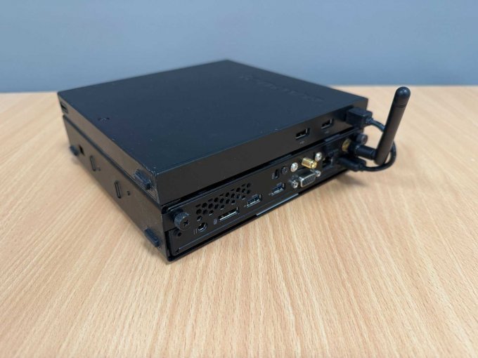 Lenovo ThinkCentre M92 3235 – Tiny Desktop
Ansicht von hinten