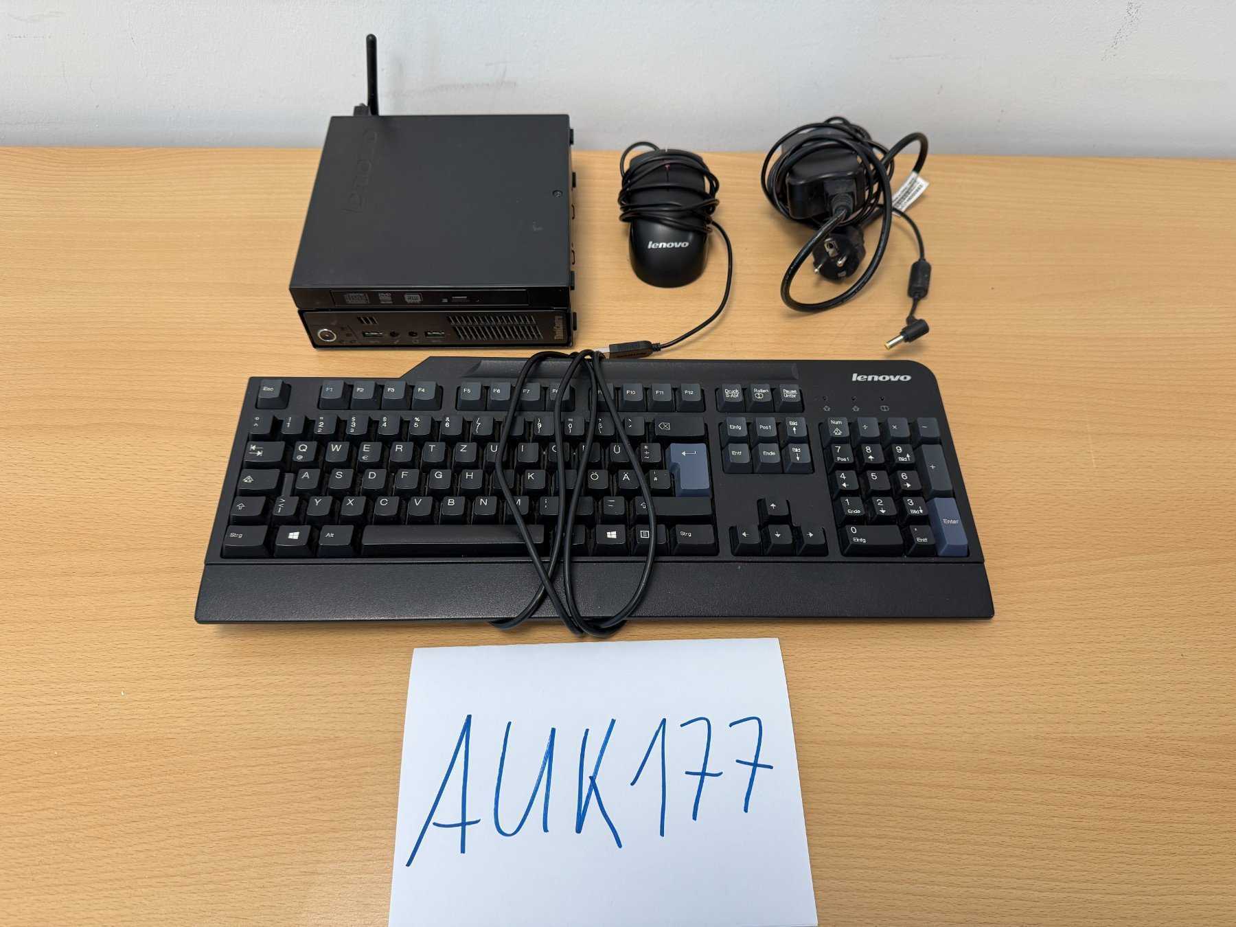 Lenovo ThinkCentre M92 3235 – Tiny Desktop mit allem Zubehör