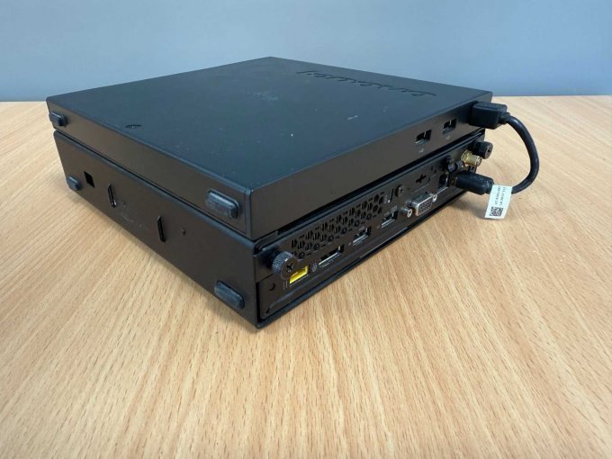 Lenovo ThinkCentre M93 10A4 – Tiny Desktop
Ansicht von hinten